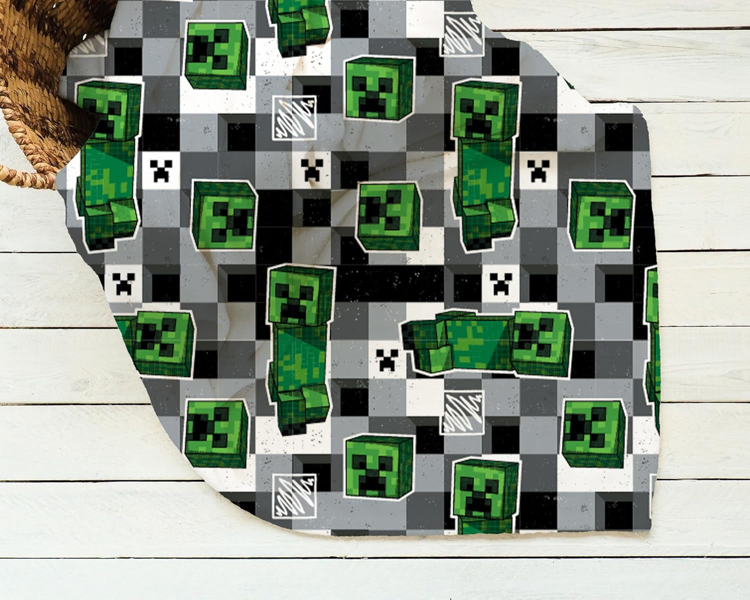 Character World Minecraft Offizielle Fleecedecke | Scribble Design Reversible 2 Seiten, superweiche, warme Decke für Betten und Decken. Besuchen Sie den Character World-Store