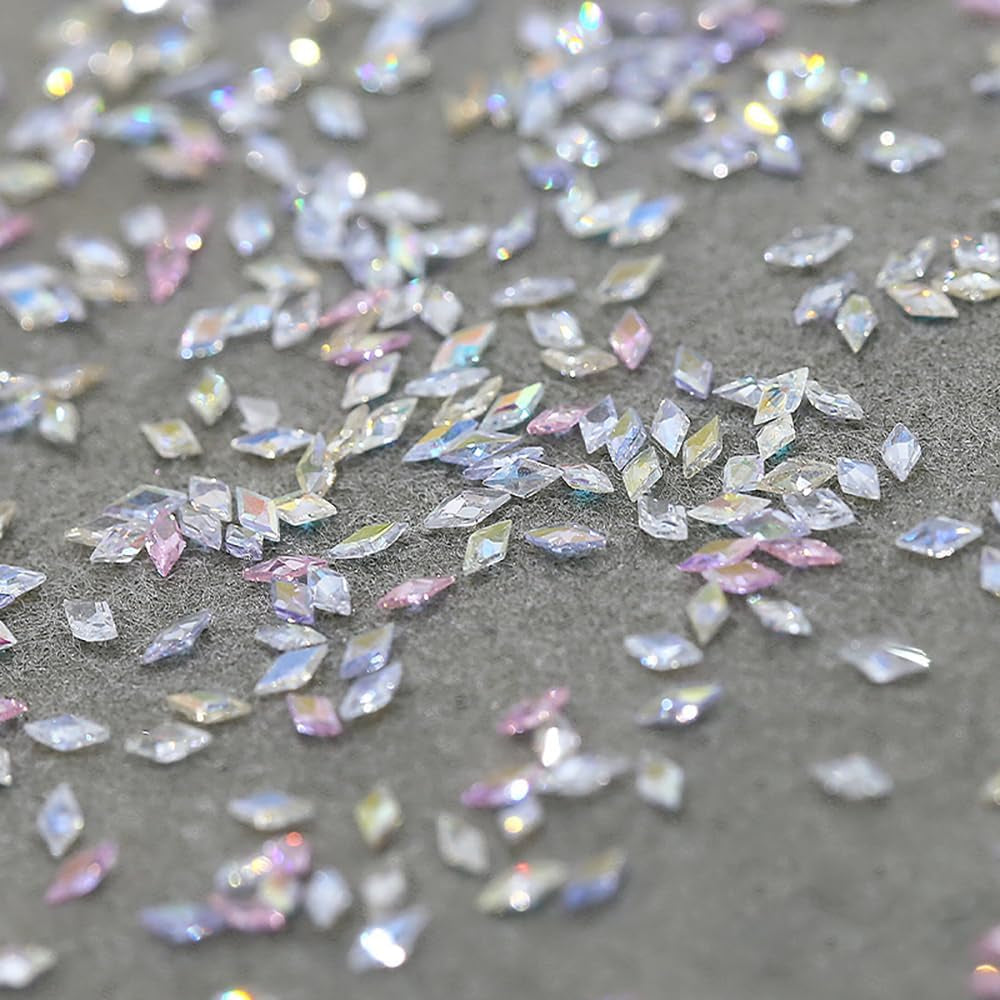 50 Stück kleine Zirkonia-Rhombus-Glitzer-Nagelsteine, Schlüsselanhänger, gemischte Farben, funkelnde Strasssteine, Nagelanhänger, Mini-Rhombus-Nagelkristalle, Diamantnägel, Strasssteine, Nagelanhänger, Nagelzubehör, Nagelkunst