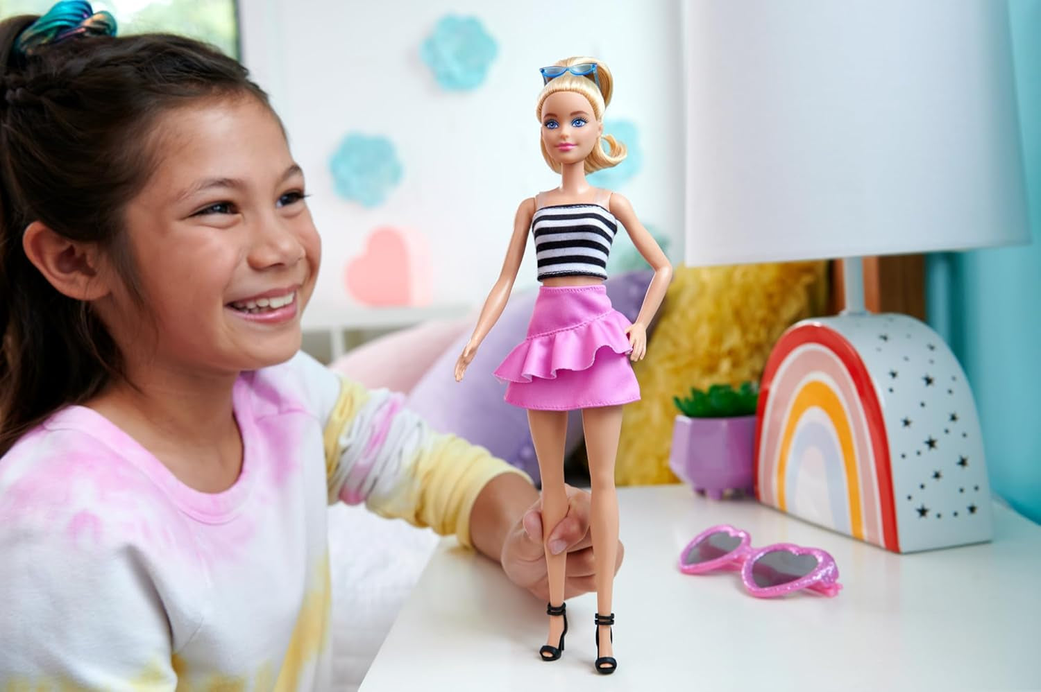 Barbie Fashionistas Puppe Nr. 213 Blondine in gestreiftem Oberteil, rosa Rock und Sonnenbrille, Sammler-Modepuppe zum 65. Geburtstag HRH11 Naty Shop Dolls