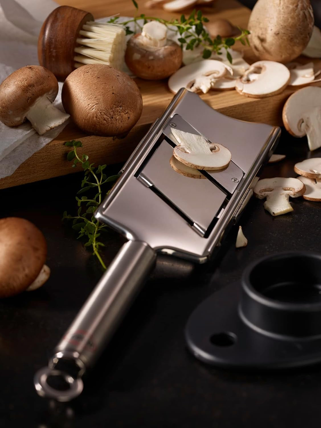 RÖSLE Gourmethobel Hochwertiger Hobel für Trüffel, feine Pilze, Parmesan, Radieschen, dünne Scheiben, Edelstahl 18/10 Schäler RÖSLE