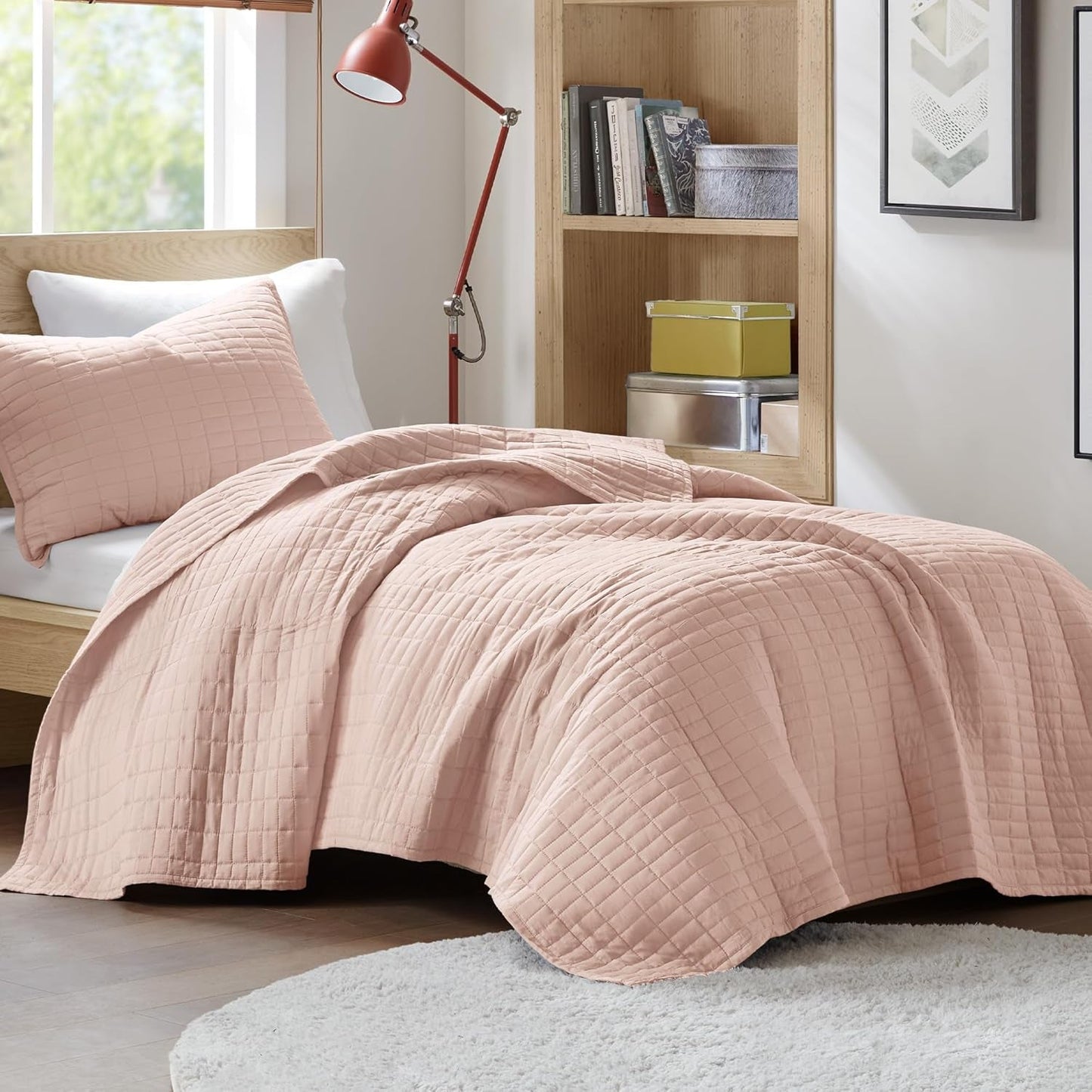 Comfort Spaces Kienna Steppdecken-Set, luxuriöse Doppelnaht-Sommerdecke, leichte, weiche Ganzjahresbettwäsche, passender Kissenbezug, weiße King-Size-Decke (264,2 x 228,6 cm), Naty Shop Red Twin/Twin XL (66" x 90") Steppdecken und Steppdecken