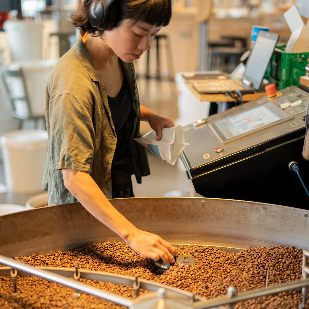 Italo Disco Espresso | 250g Bohne Gans | fair und nachhaltig | frisch geröstet | 100 % Arabica-Kaffeebohnen | Spezialitätenkaffee | 19 Gramm Kaffeerösterei