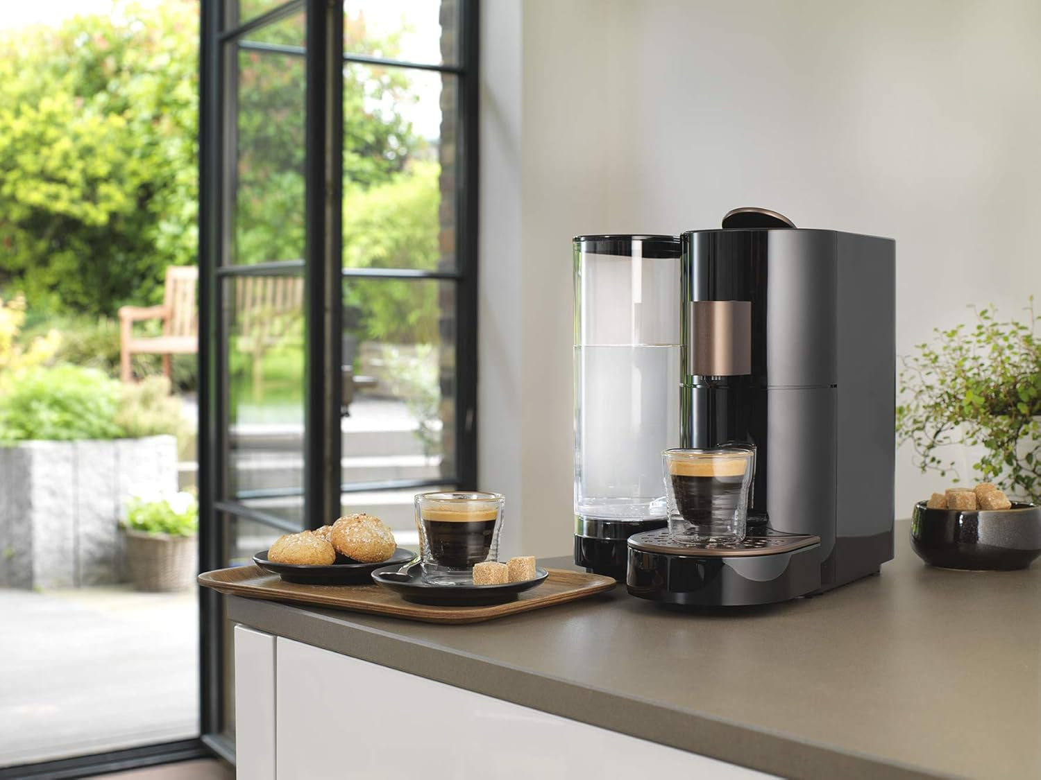 K-FEE TWINS II Kapsel-Espressomaschine für Kaffee, Tee und Kakao | Espressomaschine für große Tassen | Schnelles Aufheizen | 2,3 l Wassertank | 19 Takte | Schwarz-Kupfer