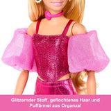 Barbie Deluxe Style Nr. 5-Puppe in einem metallischen rosa-blonden Outfit mit glitzerndem Oberteil und glitzernden Hosen, mit Accessoires wie einer rosa Halskette und einer Handtasche, JFP40
