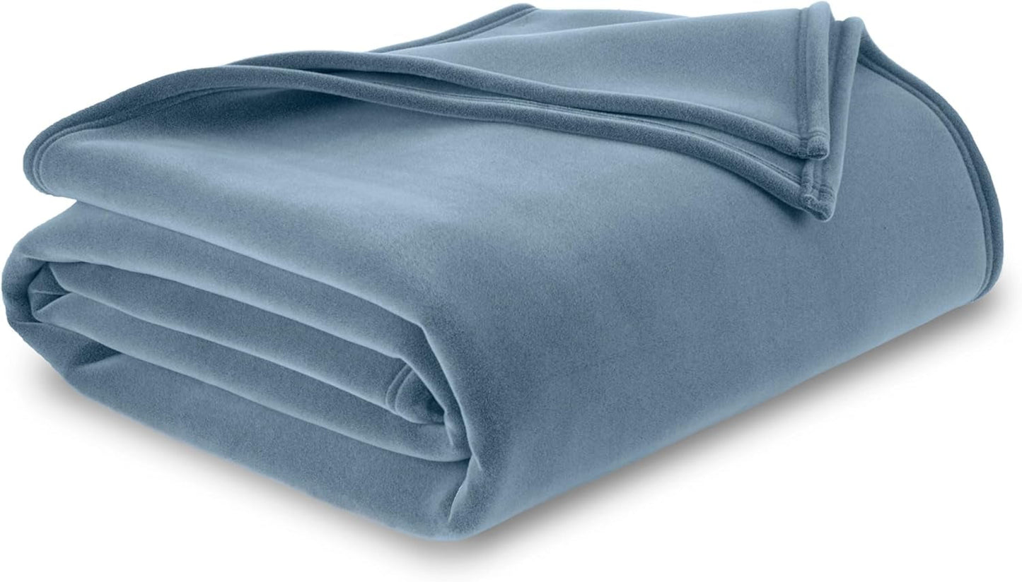 Vellux Original Doppeldecke, hellbraune Bettdecken und Steppdecken Naty Shop Wedgewood blaues Queen-Size-Bett