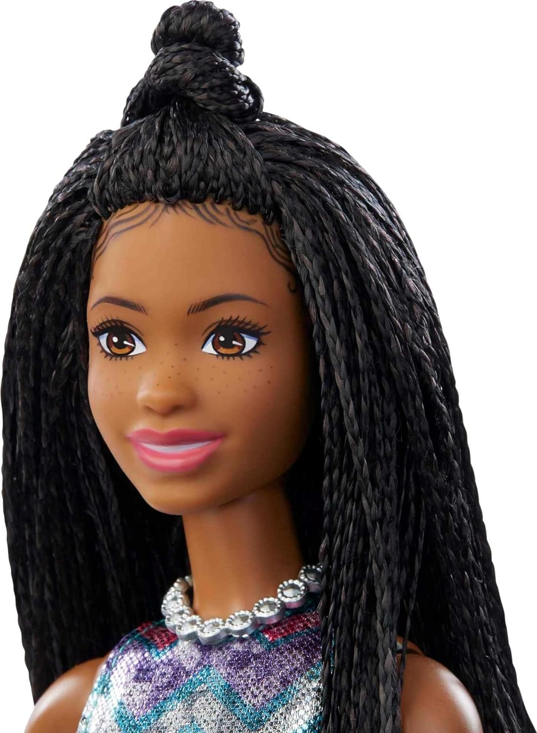 Barbie GYJ22 – Bühne frei für große Träume Brooklyn Puppe (ca. 30 cm, braune Haare) mit Melodien aus dem Film, Lichtern, Mikrofon und Accessoires, Geschenk für Kinder ab 3 Jahren