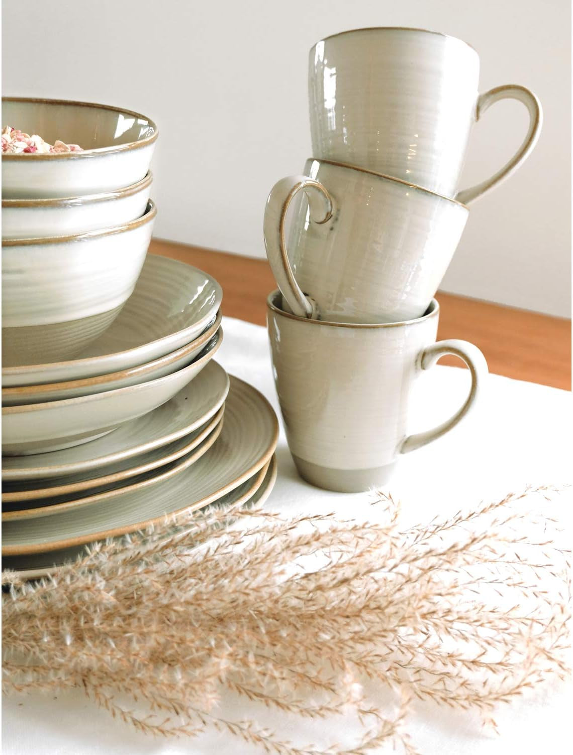 MÄSER 931818 Nottingham Vintage Series Tafelservice für 4 Personen, 12-teiliges Frühstücksservice mit unregelmäßigen runden Formen im Retro-Look, Fliese, Beige