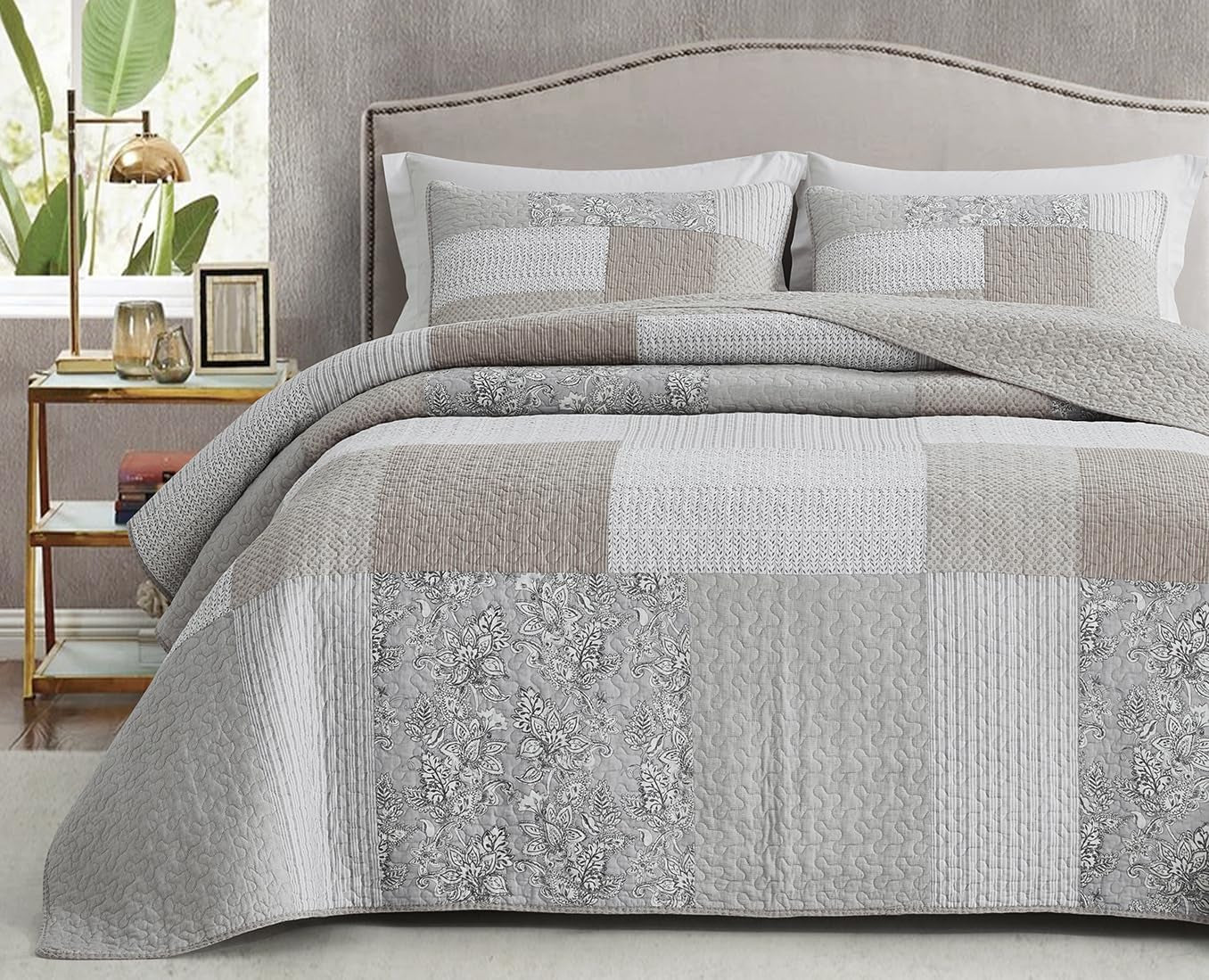 Chezmoi Collection Addy Patchwork-Steppdecken-Set, vorgewaschene Baumwolle, leicht, wendbar, für alle Jahreszeiten, übergroß, 3-teilig, Marineblau, Weiß, Grau, Taupe, karierte Steppdecken und Steppdecken Naty Shop Hibiscus Patchwork Taupe Queen