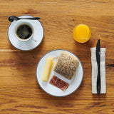 Mäser Nola-Serie, modernes Kaffeeservice für 6 Personen, weiß mit schwarzem Rand, 18-teiliges Tafelservice, Kaffeetassen, Untertassen und Dessertteller – rundes Kaffeeservice, Kaffeeset weiß