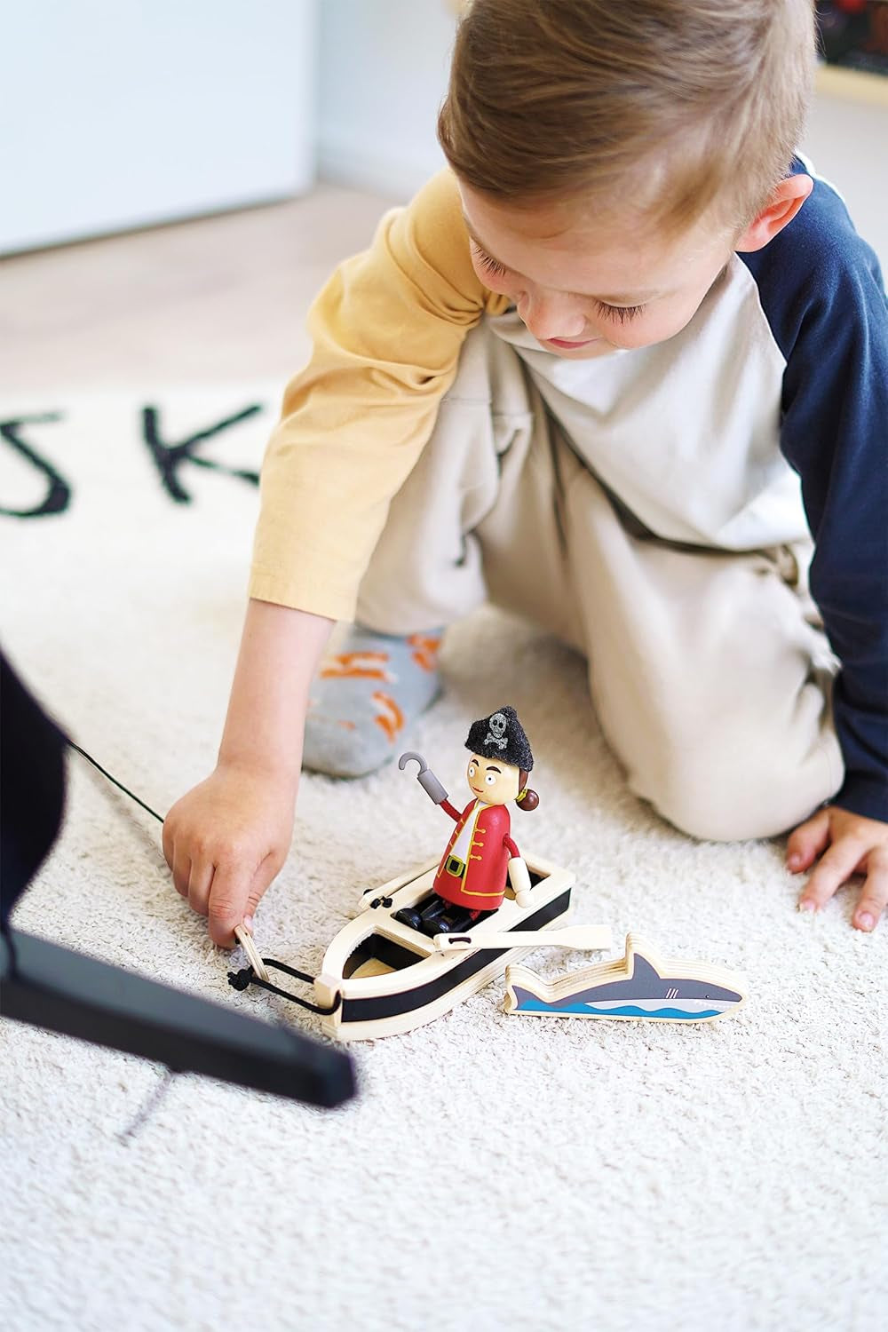 Small Foot Flexible Piratenpuppen aus Holz, 5 Piraten und 1 Affe, detailliert und flexibel, ab 3 Jahren, 12412