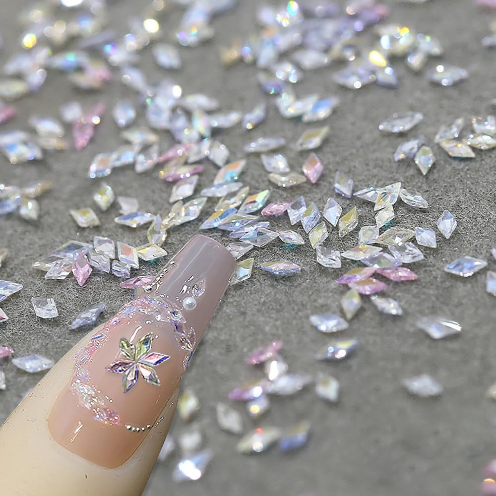 50 Stück kleine Zirkonia-Rhombus-Glitzer-Nagelsteine, Schlüsselanhänger, gemischte Farben, funkelnde Strasssteine, Nagelanhänger, Mini-Rhombus-Nagelkristalle, Diamantnägel, Strasssteine, Nagelanhänger, Nagelzubehör, Nagelkunst