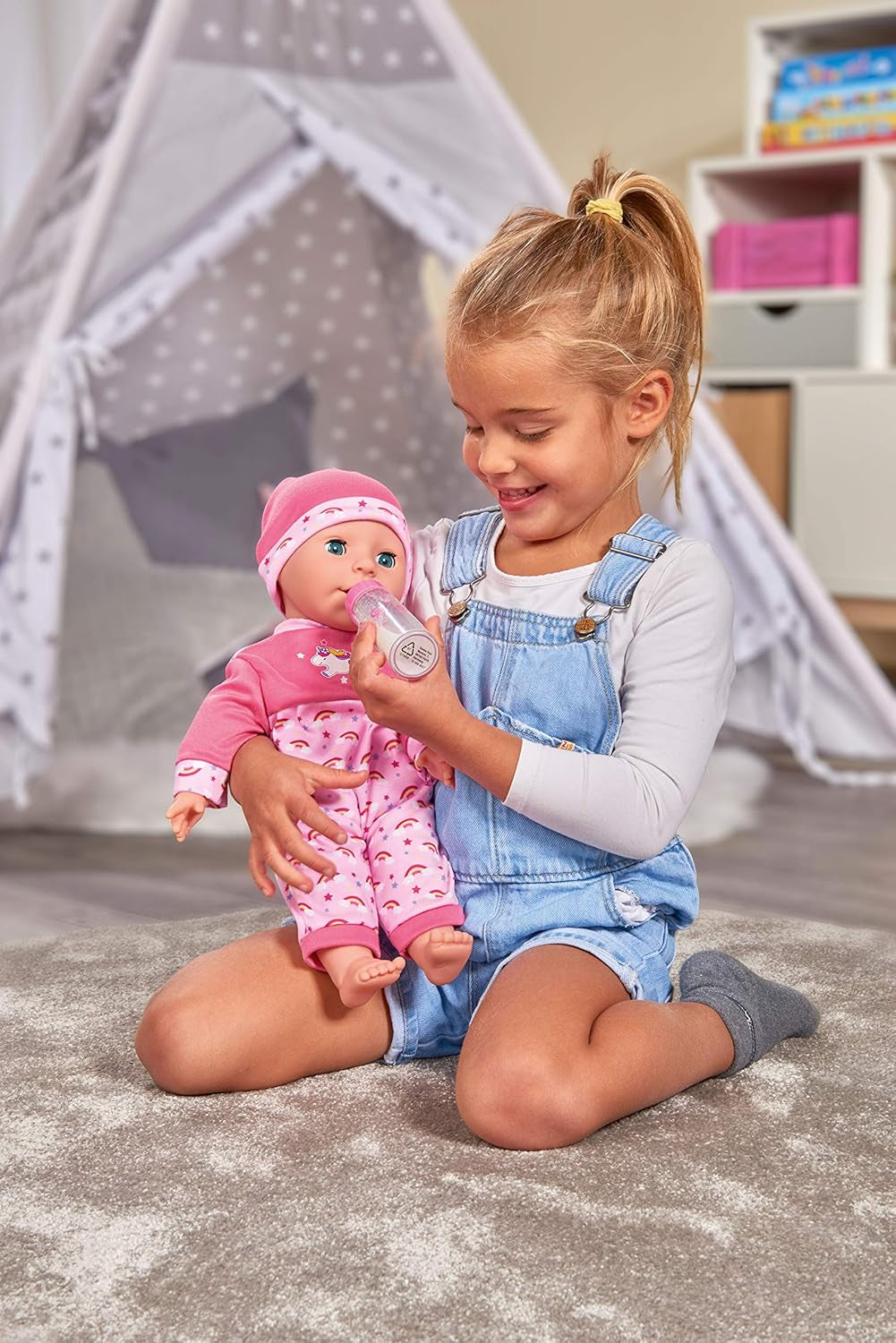 Simba 105140060 – Laura Tickle Baby-Puppe mit weichem Körper und Regenbogenmatratze, macht 25 Babygeräusche, 38 cm, Puppe für 2 Jahre und älter