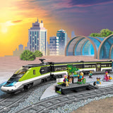LEGO City Personen-Expresszug, ferngesteuertes Zugset, Eisenbahnspielzeug mit Scheinwerfern, 2 Waggons und 24 Gleiselementen, Geschenk für Kinder, Jungen und Mädchen 60337 Bausets Besuchen Sie den LEGO-Store