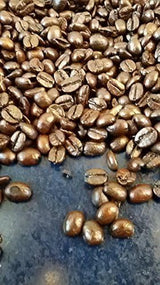 Quarta Caffè Sorte Rossa-Bohnen – Arabica- und kräftiger Kaffee, 250 g, starkes und energiegeladenes Aroma – 1 Packung mit 250 g. Hergestellt in Apulien, Salento