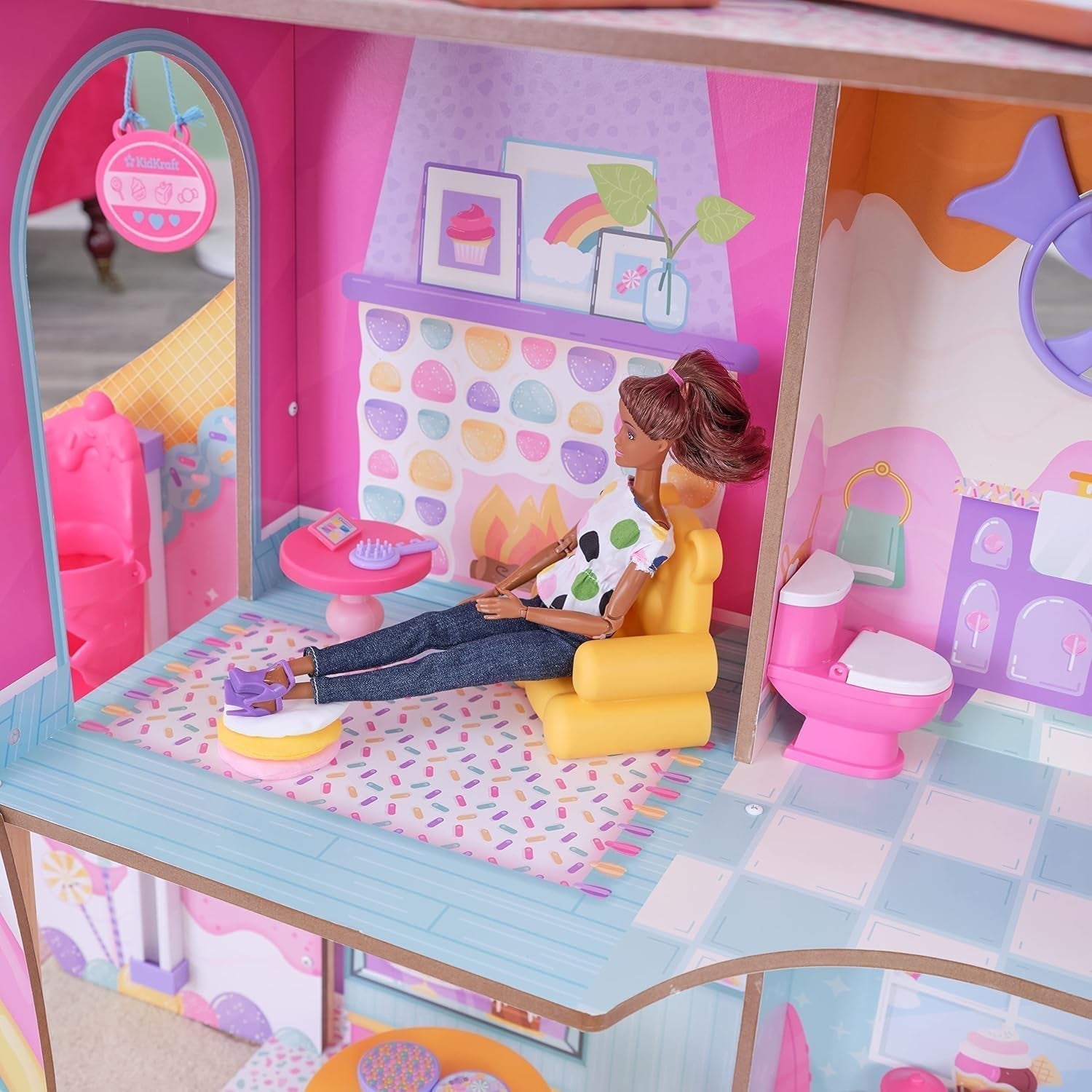 Kidkraft Candy Castle Puppenhaus aus Holz mit Möbeln und Zubehör, Lama-Einhorn-Figurenhaus, Eiskuchen-Lift und Gummistuhl für Puppen, Spielzeug für 3-Jährige, 20242 Naty Shop Puppenhäuser