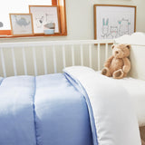 Pikolin Home - Wendedecke 300 G - Zweifarbige nordische Füllung - Für Kinderbett 60 - Federgefüllt, warm, atmungsaktiv, blau/weiß, 100 x 120 cm Steppdecken und Steppdecken Naty Shop