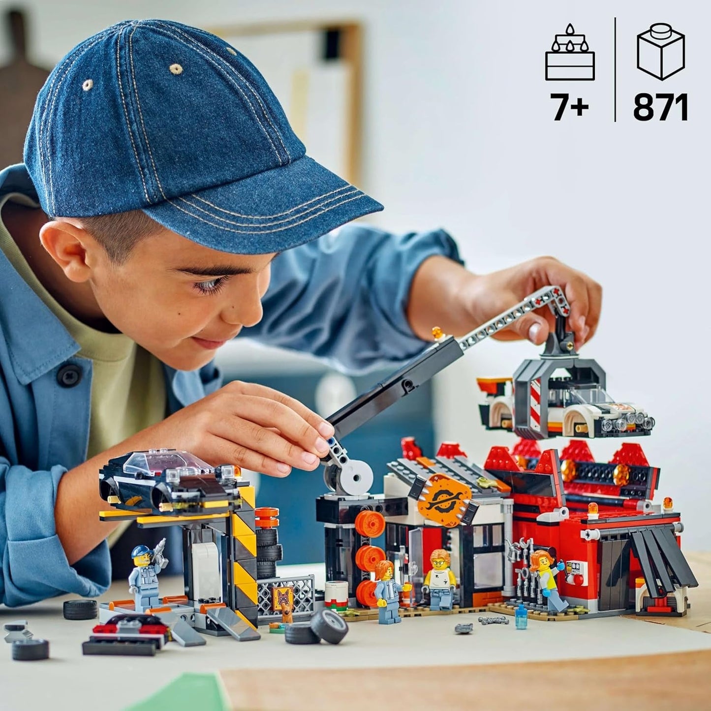 LEGO City Schrottplatz mit Autos – Spielzeug mit Schrottpresse und Kran, 2 Spielzeugautos, 4 funktionierenden Minifiguren und Bürogebäude – Geburtstagsgeschenke für Jungen und Mädchen ab 8 Jahren 60472 Besuche den LEGO-Store Bausets