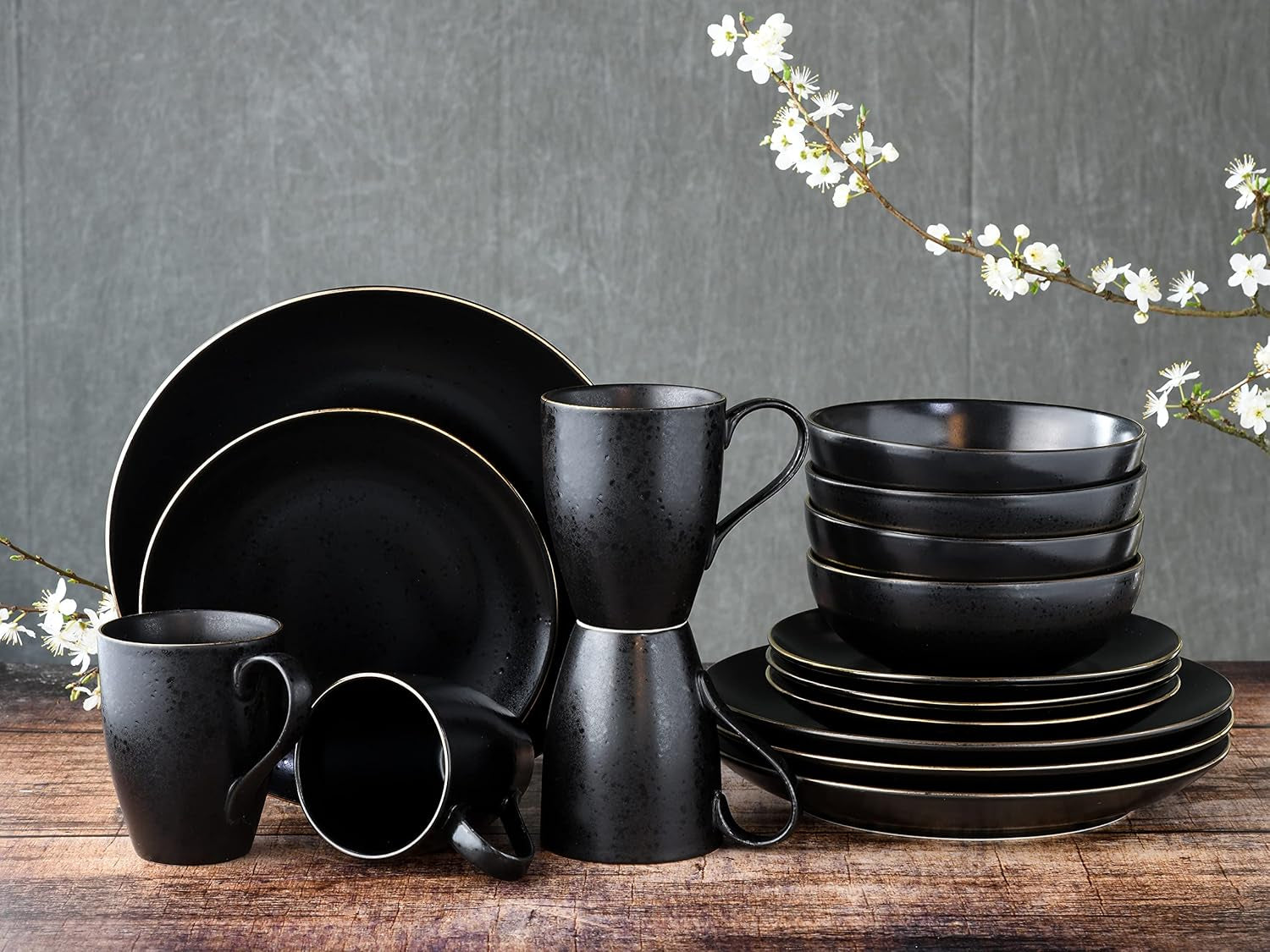 CreaTable, 22699, Serie Industrial Gold BLACK, 16-teiliges Geschirrset für 4 Personen, Kombiservice aus Porzellan, spülmaschinen- und mikrowellengeeignet, hochwertige Herstellung