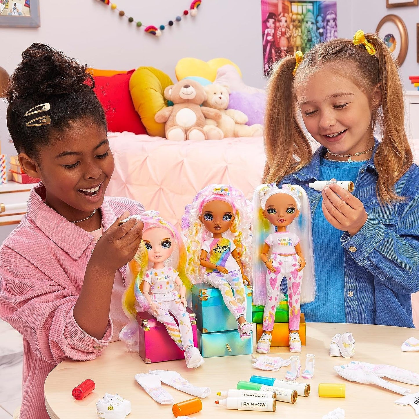 Rainbow High Color & Create DIY Modepuppe – Grüne Augen, Zopfe, extra Top & Schuhe, abwaschbare Regenbogenstifte – Ausmalen, Gestalten, Spielen, Auswaschen – für Kinder von 4-12 Jahren und Sammler