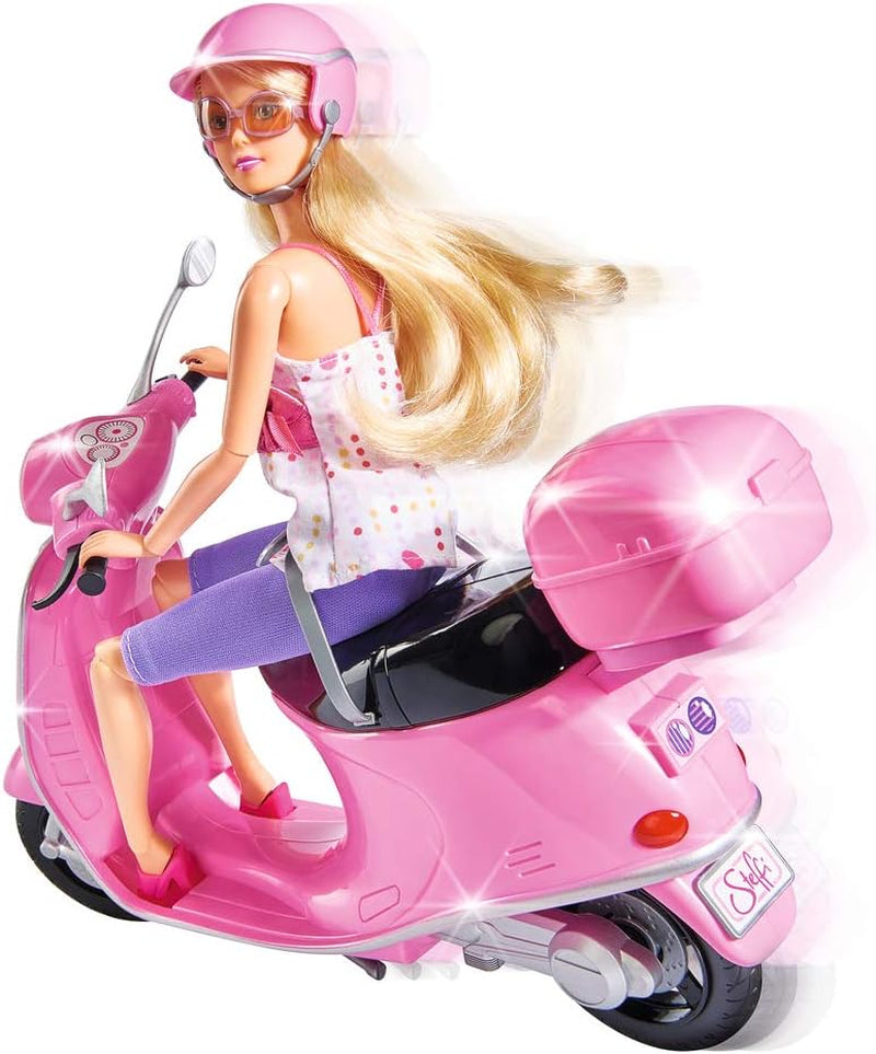 Simba 105730282 – Steffi Love Chic City Scooter, Steffi mit rosa Roller mit Helm und Helmfach, Modepuppe, 29 cm, für Kinder ab 3 Jahren