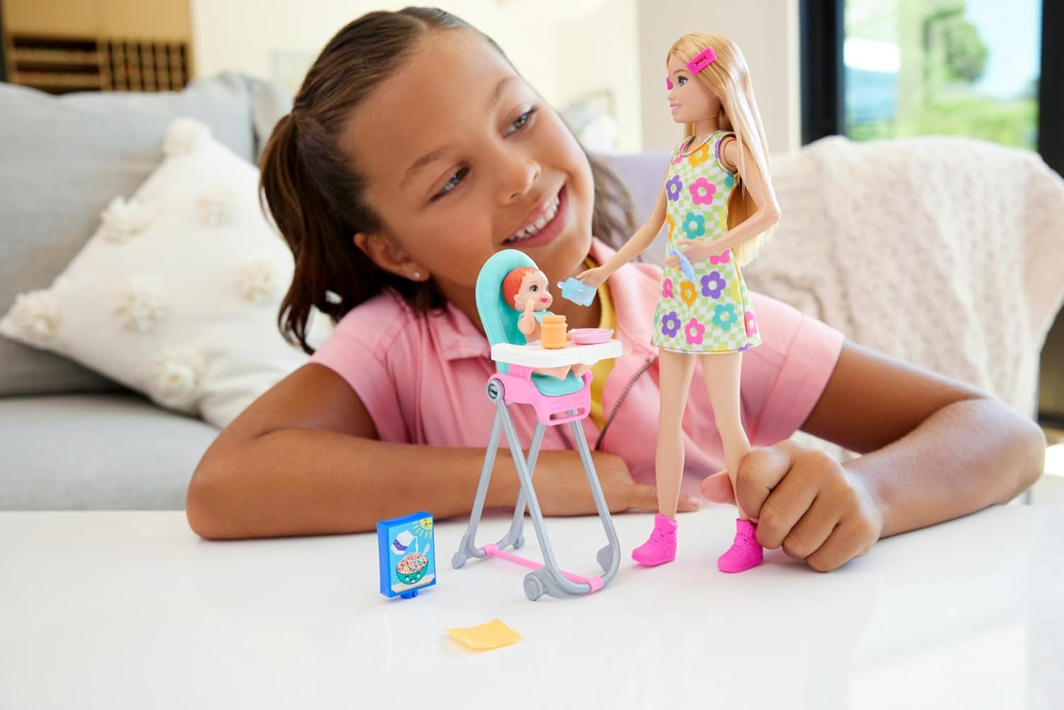 Barbie Skipper Puppe und Zubehör, Spielset, Essen, Babysitting-Set, Farbwechselspielzeug HTK35