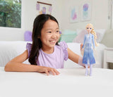 Mattel Disney-Prinzessin Elsa-Puppe, Eiskönigin-Puppe im Reiseanzug, gekämmte blonde Haare, Mobile, ausziehbarer Rock und Stiefel, Disney-Geschenke, Spielzeug für 3 Jahre, HLW48 Naty Shop-Puppen