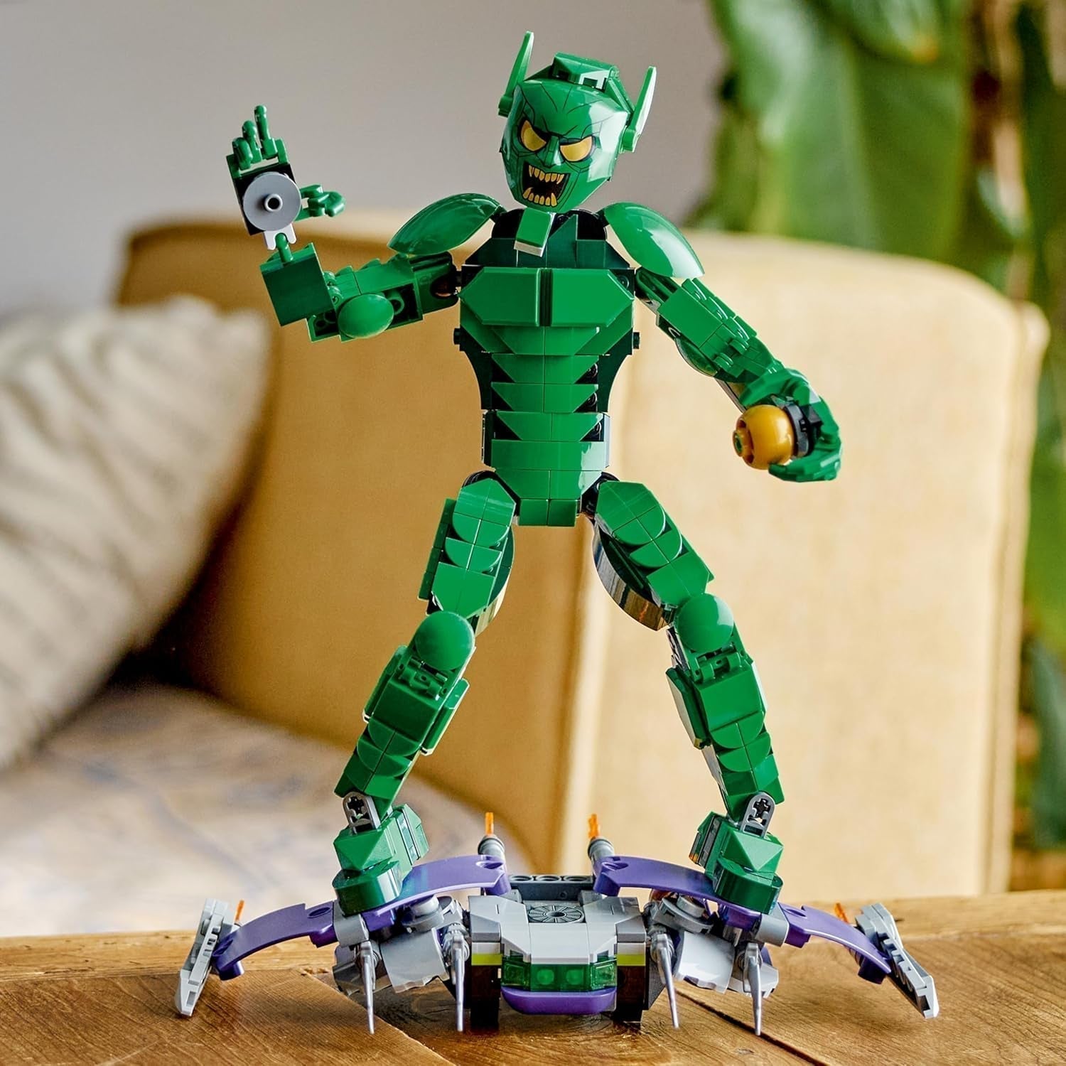 LEGO Marvel Green Goblin Baufigur, Superschurke, bewegliches Bauspielzeug für Kinder ab 8 Jahren, Jungen und Mädchen, Spider-Man-Universum-Set mit Schiebereglern und Kürbisbomben, Superhelden-Geschenkidee 76284 Bausets Besuchen Sie den LEGO-Store