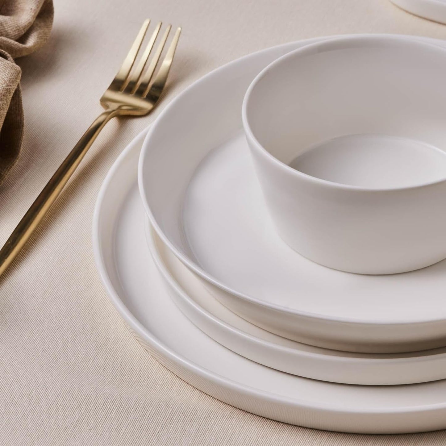 Karaca Stream Bone Bomo 12-Personen-Geschirrset, elegantes quadratisches Teller-Set, elegantes weißes Porzellangeschirr