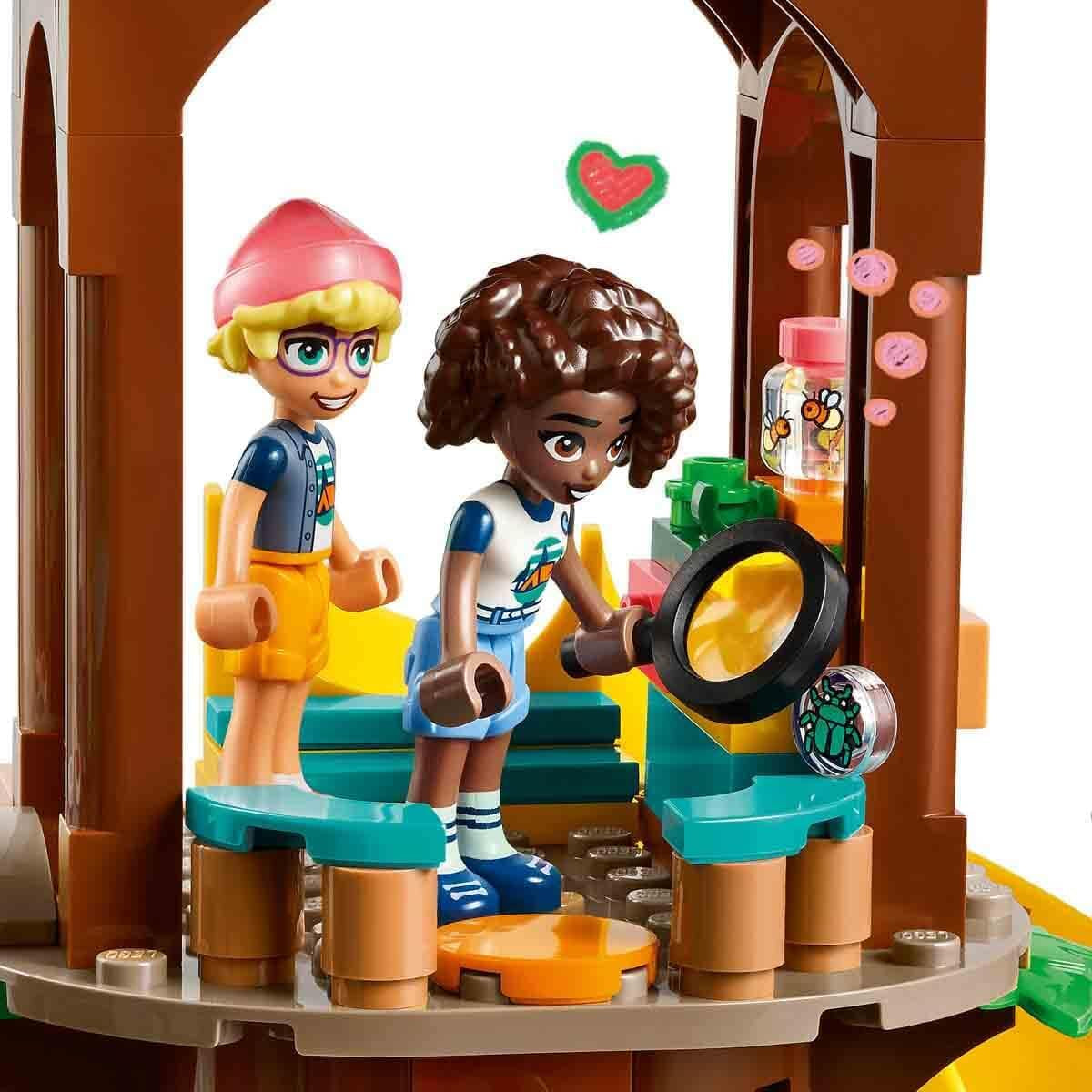 LEGO Friends Baumhaus im Abenteuercamp, Spielset für Mädchen und Jungen ab 8 Jahren mit 5 Figuren und 5 Tieren, Geschenkidee für kreative Spiele, Sportspielzeug, Puppenhaus 42631 Bausets Besuchen Sie den LEGO-Store