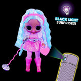 L.O.L. Überraschung! Tweens Neon Pop Stars – Kitty K – 1 Modepuppe mit hintergrundbeleuchteten Überraschungen und mehr als 10 Popstar-Outfits und Accessoires, einschließlich Retro-Mikrobändern, Geschenk für Kinder ab 4 Jahren, Naty Shop Dolls