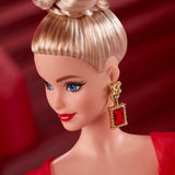 Barbie Signature-Puppe zum 80-jährigen Jubiläum von Mattel, Sammlerfigur in funkelndem roten Tüllkleid mit tropfenförmigen Ohrringen und zarten Handschuhen, blondes Haar, JBJ17