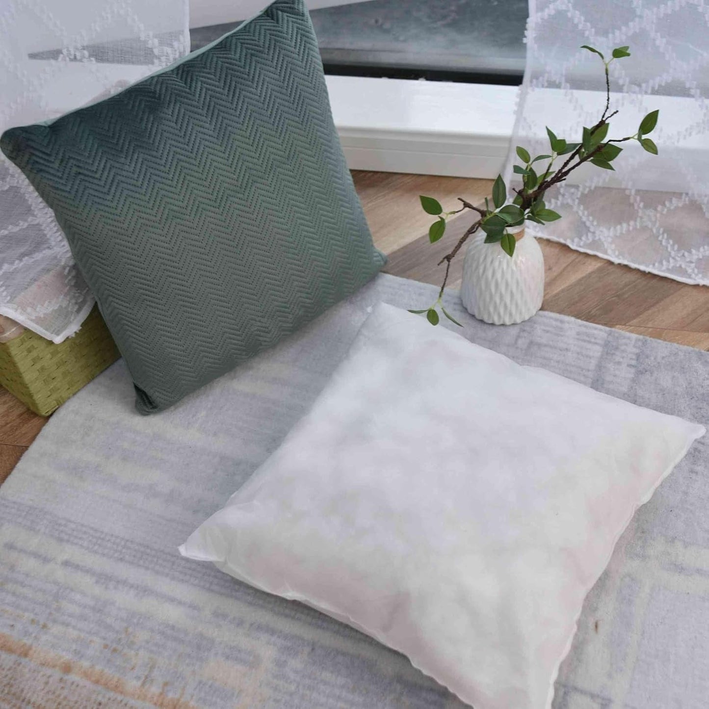 Vorhang-Kastenkissen, dekoratives Kissen, LxB 45 x 45 cm, grüner Jacquard „Greta“ mit Fischgrätenmuster, pflegeleicht, Reißverschluss, weiche Füllung, 320 g, verschiedene Farben, 2023510, Reisekissen, Naty Shop