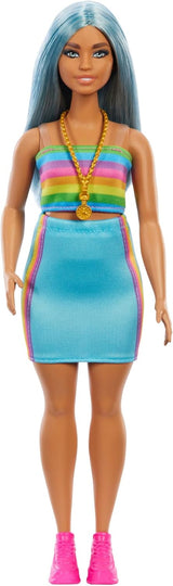 Barbie Fashionistas Puppe Nr. 218 mit langen blauen Haaren, Regenbogenoberteil und türkisfarbenem Rock, Sammlermodepuppe zum 65. Geburtstag, HRH16 Naty Shop Dolls