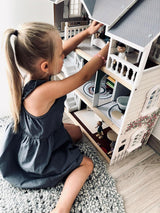 Small Foot Puppenhaus 3-stöckiges Stadthaus aus Holz mit offener Vorderseite und 12 Möbeln für Kinder ab 3 Jahren 11802 Weiß Grau Puppenhäuser Naty Shop