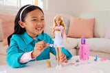 Barbie-Puppe, Reise-Barbie mit blonden Haaren, 10+ Reisezubehör, Aufkleber, Koffer, Welpe, inklusive 1 Puppe, Kindergeschenk, Spielzeug ab 3 Jahren, HJY18
