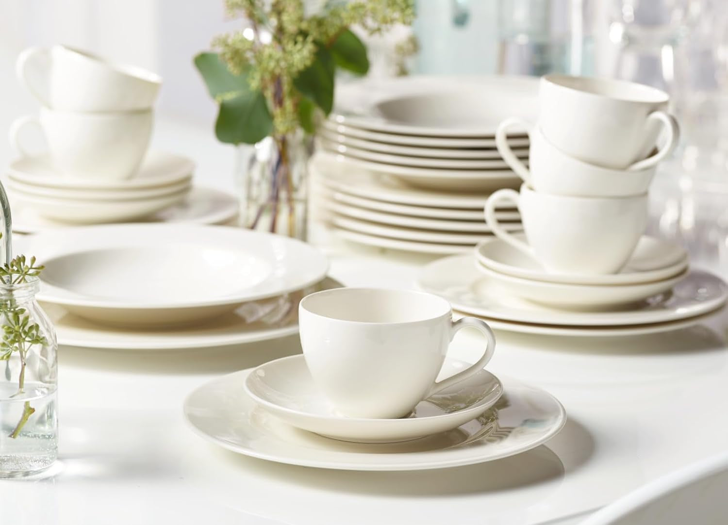 vivo - Villeroy & Boch Group - Basic White 30-teiliges Geschirrset, spülmaschinen- und mikrowellengeeignet, weißes Geschirrset, Kaffeeset, Keramik, Teller, Tassen, Premium-Porzellan