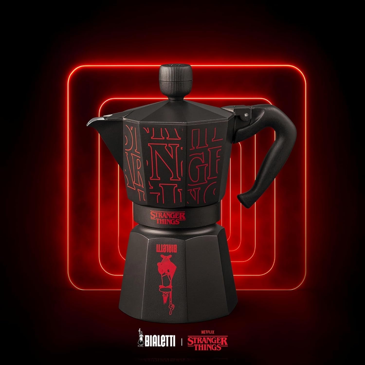 Bialetti Moka Express Stranger Things 6-Tassen-Kaffeemaschine, Musiktaste mit USB-C-Ladefunktion, nicht für Induktionsherde geeignet, 6 Tassen (270 ml), Schwarz