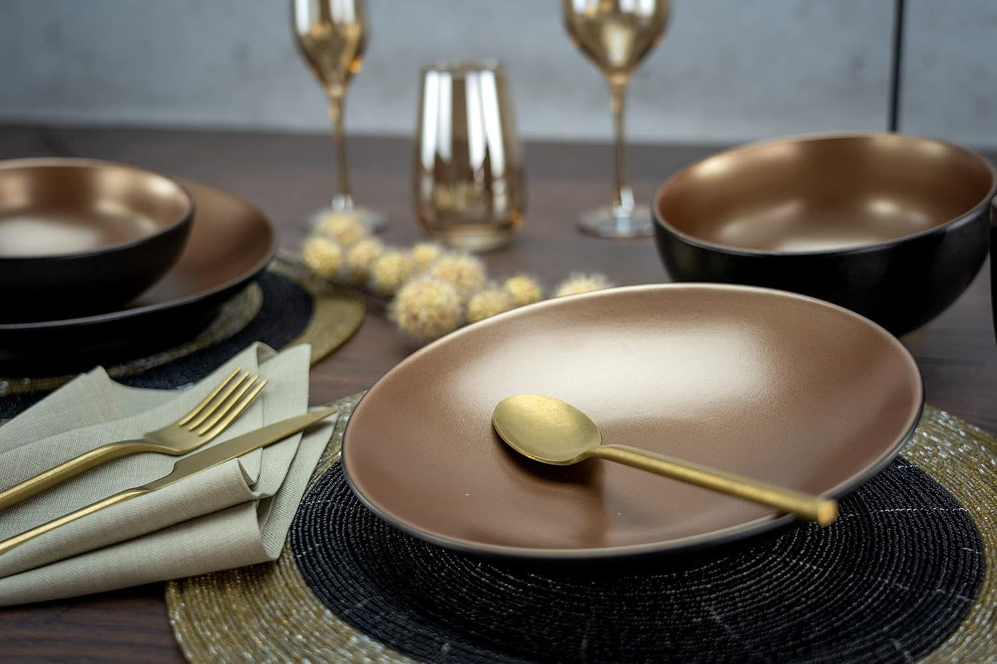 CreaTable, 23598, Serie GLAMOUR – Gold, 16-teiliges Tafelservice, Kombiservice aus Porzellan, spülmaschinen- und mikrowellengeeignet, hochwertige Herstellung