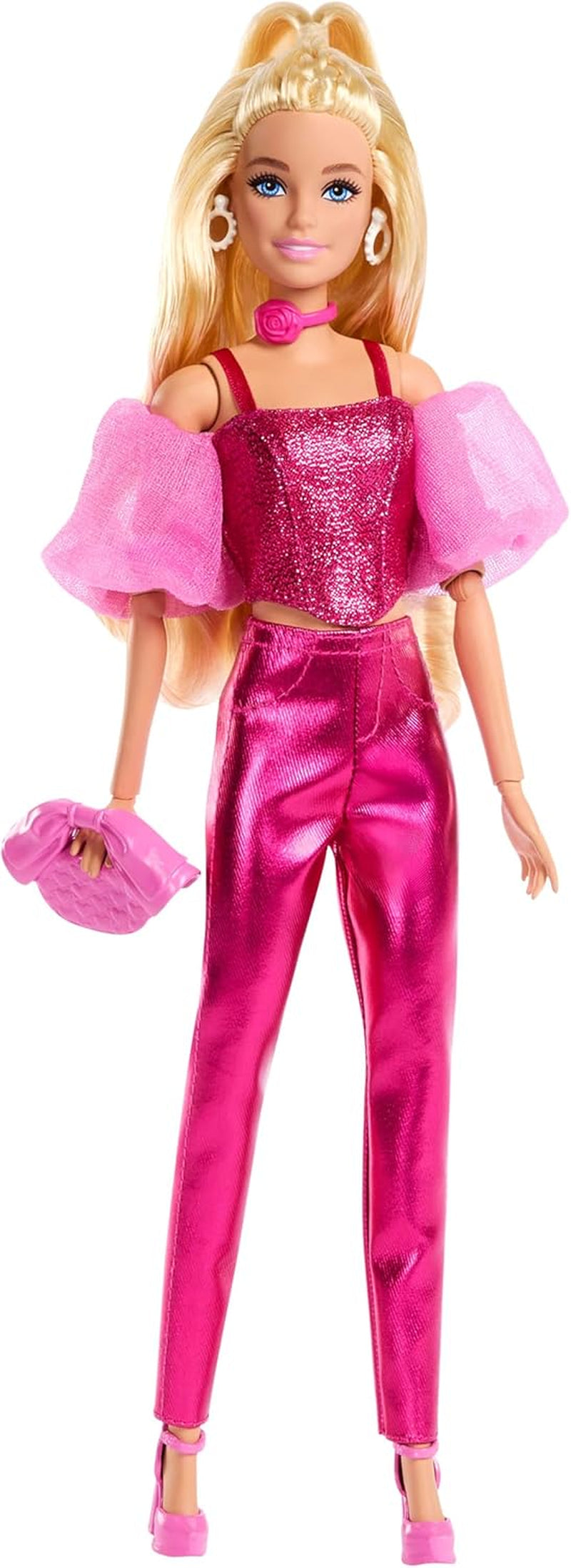 Barbie Deluxe Style Nr. 5-Puppe in einem metallischen rosa-blonden Outfit mit glitzerndem Oberteil und glitzernden Hosen, mit Accessoires wie einer rosa Halskette und einer Handtasche, JFP40