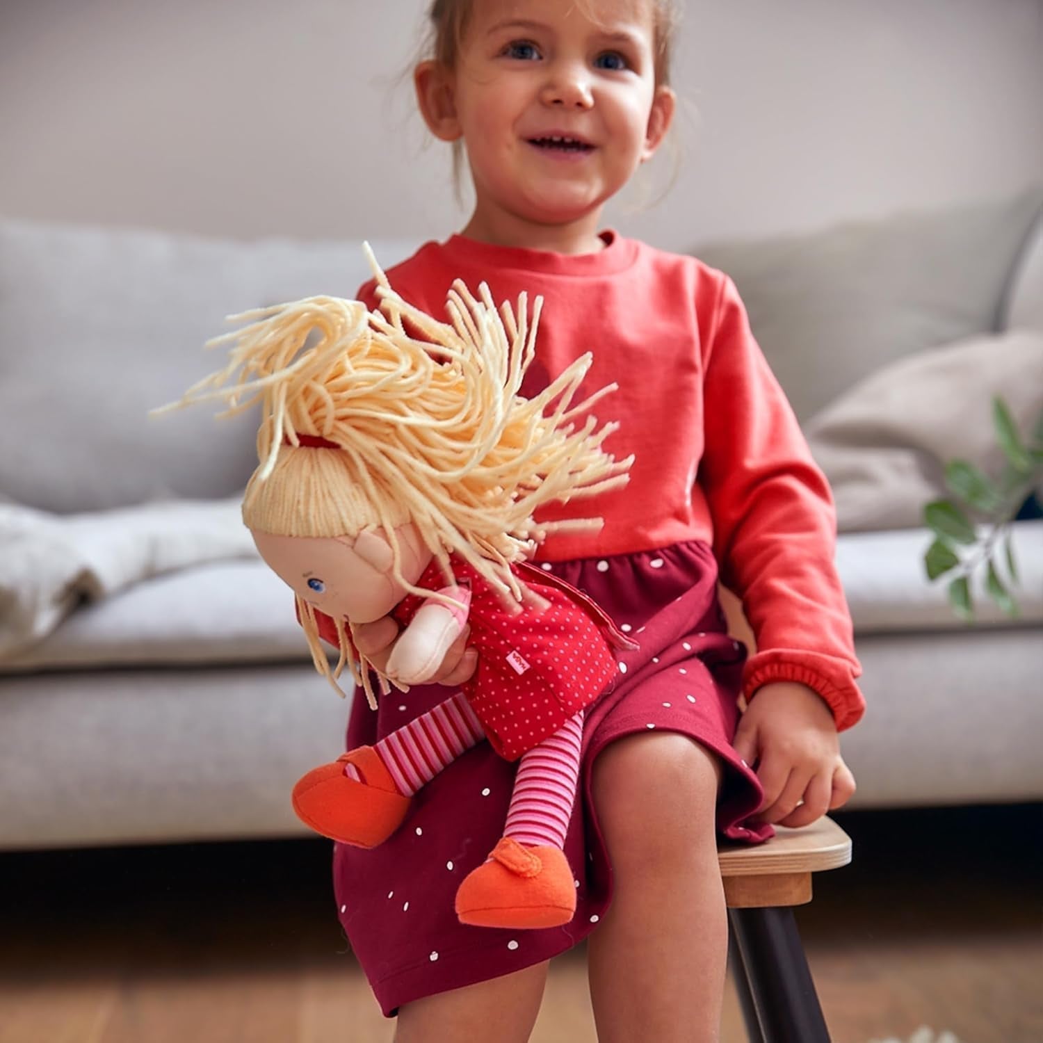 HABA 302108 - Annelie-Puppe, Stoffpuppe mit Kleidung und Haaren, 30 cm, Spielzeug ab 18 Monaten, rot Puppen Naty Shop