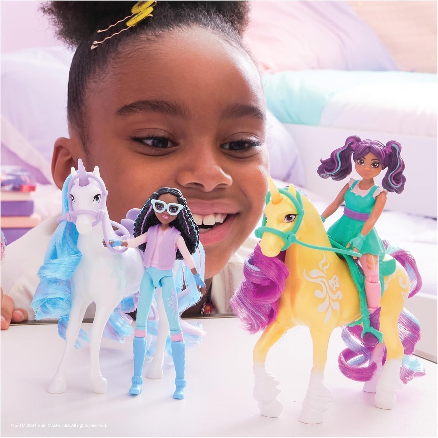 Unicorn Academy AVA und Unicorn Leaf Set – ca. 12 cm große Originalfiguren aus der beliebten Netflix-Serie. Mit zwei Accessoires und Haarbürsten. Für fantasievolles Rollenspiel, für Kinder ab 4 Jahren. Actionfiguren von Naty Shop