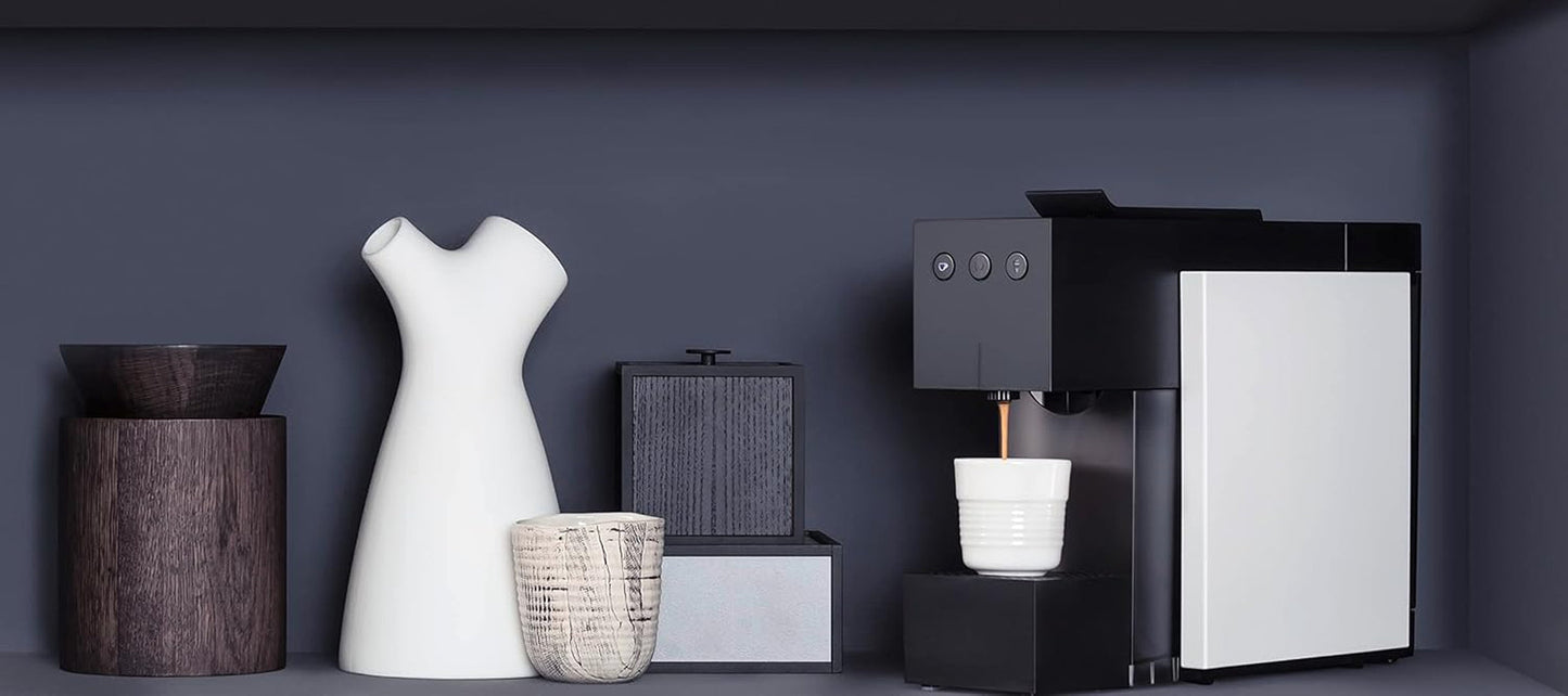 Espressomaschine mit K-FEE SQUARE Kapseln für Kaffee, Tee und Kakao | Kompakter Espresso | Schnelles Aufheizen | 0,8 l Wassertank | 19 Takte | Klavierschwarz
