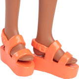 Barbie Fashionistas Puppe Nr. 233 mit schwarzem Haar, orange kariertem Midikleid mit rosa Blumen, Halskette und Sandalen, HYT91