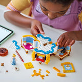 LEGO® Disney Princess Cinderella-Kleid, Spielzeug für Jungen und Mädchen ab 9 Jahren – inklusive Kleiderbügel, einer Cinderella-Minipuppe und einer Mausfigur – Creative Playset 43266 Bausets Beuche den LEGO-Store