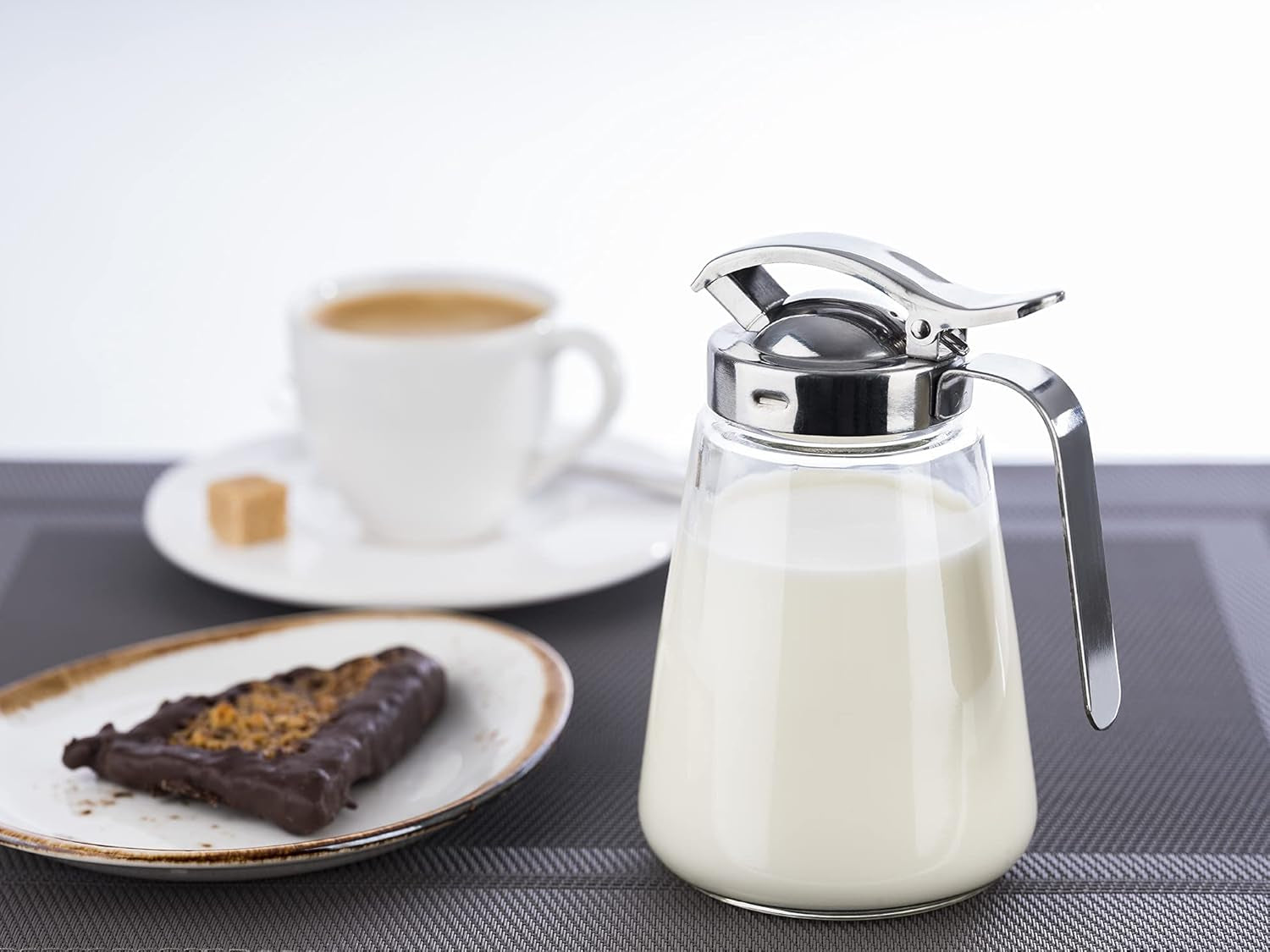 APS 765 Universalbecher, Ausgießbecher aus Glas mit Schraubverschluss aus Edelstahl, Ausgießbecher für Honig, Kaffeesahne oder andere Flüssigkeiten, 8,5 x 12 cm, 13 cm hoch