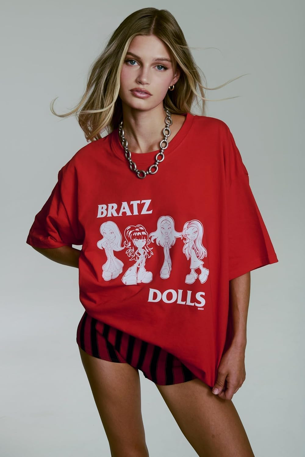 Bratz Stylin' Jade, modische Puppe im T-Shirt-Stil, inklusive Zubehör, süßes Mädchenspielzeug