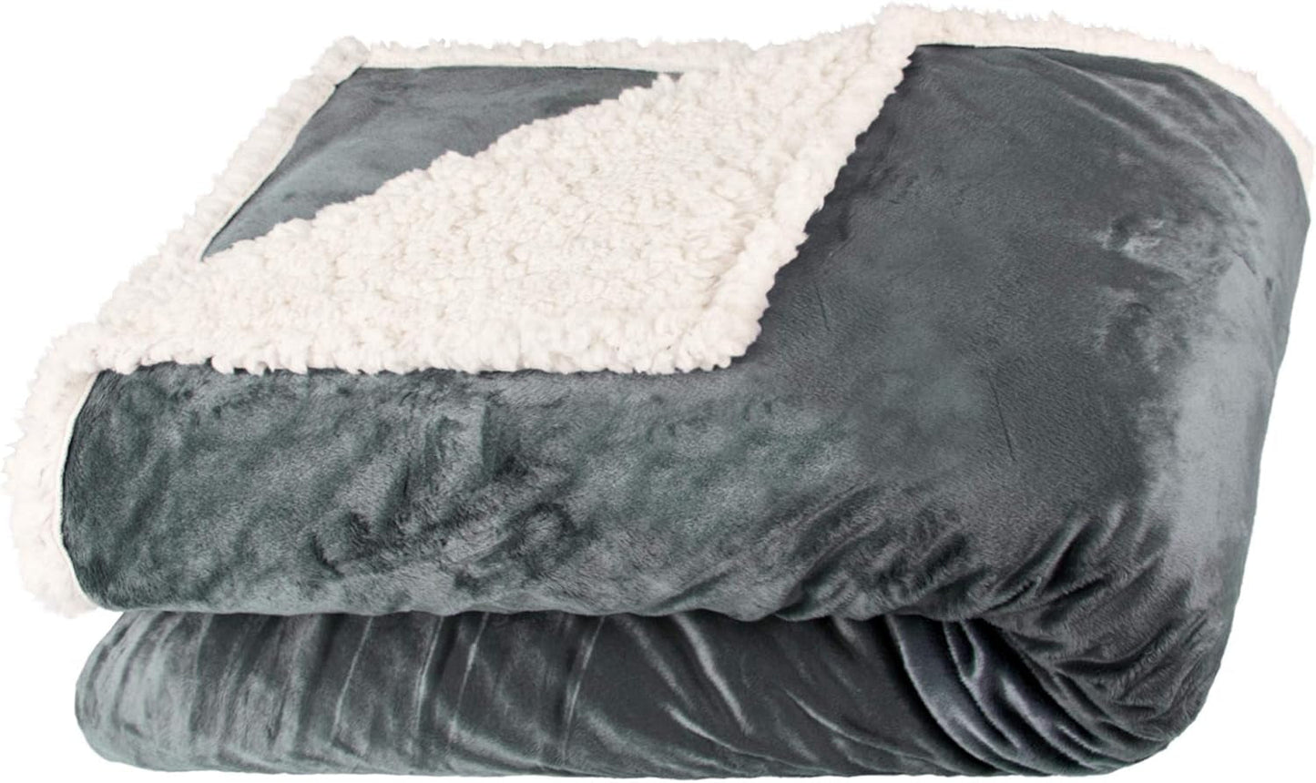 Aqua-Textil Flauschige Kuscheldecke 150 x 200 cm Grau Weiß Melange Plüsch-TV-Decke Tagesdecke Sherpa-Fleece Öko-Tex Ottawa Betten und Decken Besuchen Sie den aqua-textil-Store Grau Weiß Nicki Bequeme Decke 150 x 200 cm