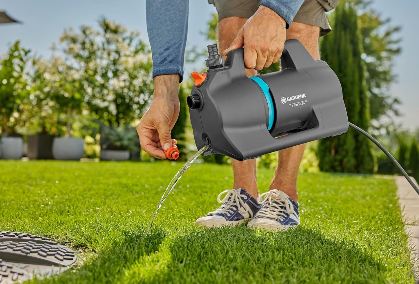 Gardena 4100 Silent Gartenpumpen-Set: Sehr leise und innovative Bewässerungspumpe mit 3,5 m Sauganschluss und 20 m klassischem Schlauch, 4100 l/h Durchfluss, 550 W Motor, wasserdicht, sparsam (9051-20)