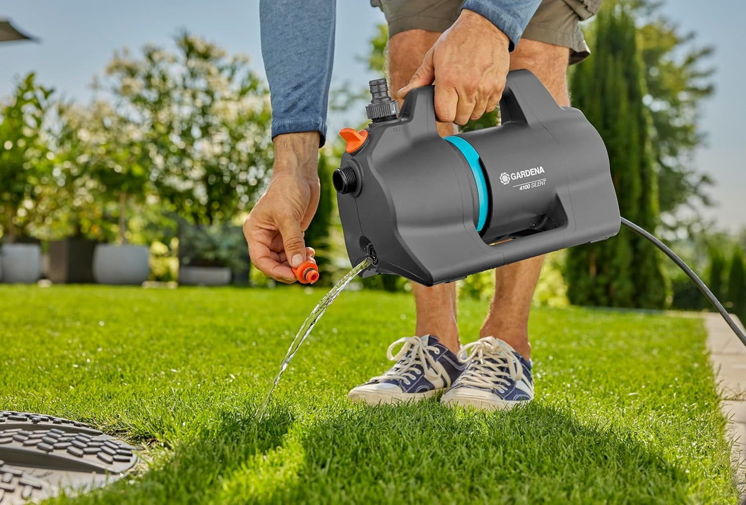Gardena 4100 Silent Gartenpumpen-Set: Sehr leise und innovative Bewässerungspumpe mit 3,5 m Sauganschluss und 20 m klassischem Schlauch, 4100 l/h Durchfluss, 550 W Motor, wasserdicht, sparsam (9051-20)