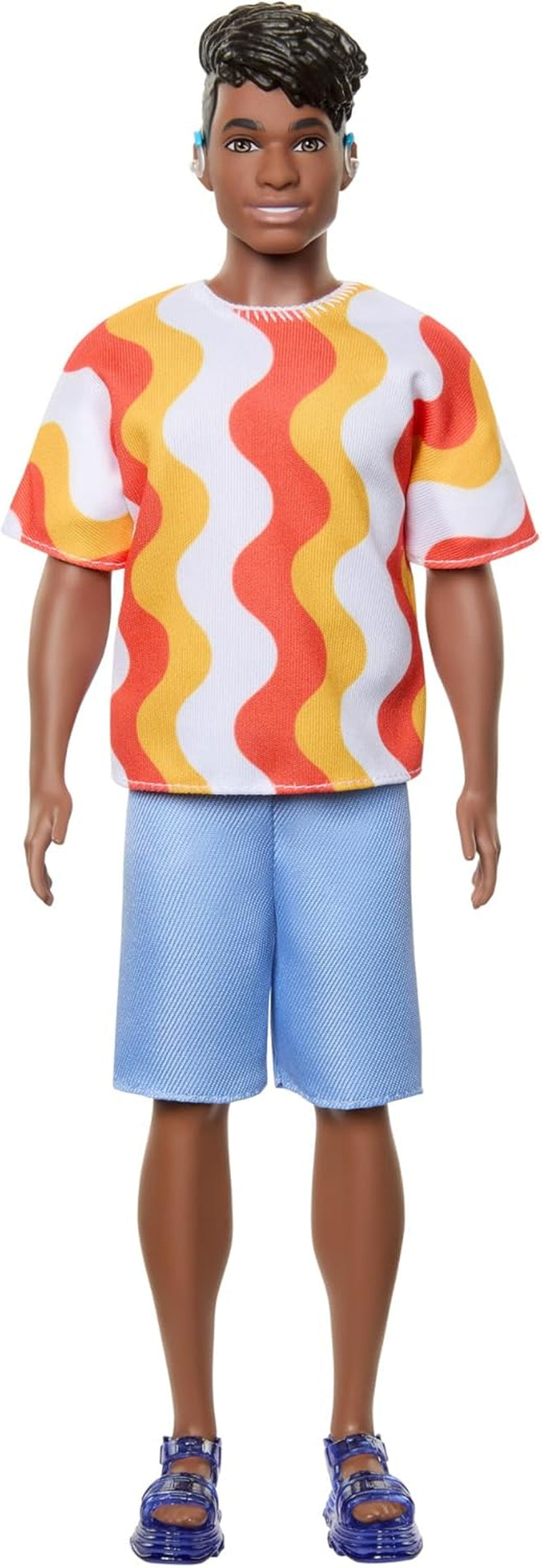 Barbie Fashionistas Ken Doll Nr. 220 Breiter Riemchenkörper in einem abnehmbaren orangefarbenen gemusterten Hemd, Shorts und Plateausandalen, HRH23 Naty Shop Dolls Standardtitel